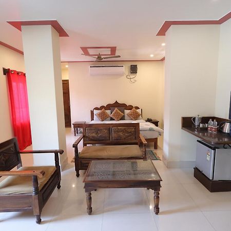 Vrindāvan Mvt Guesthouse & Restaurant מראה חיצוני תמונה