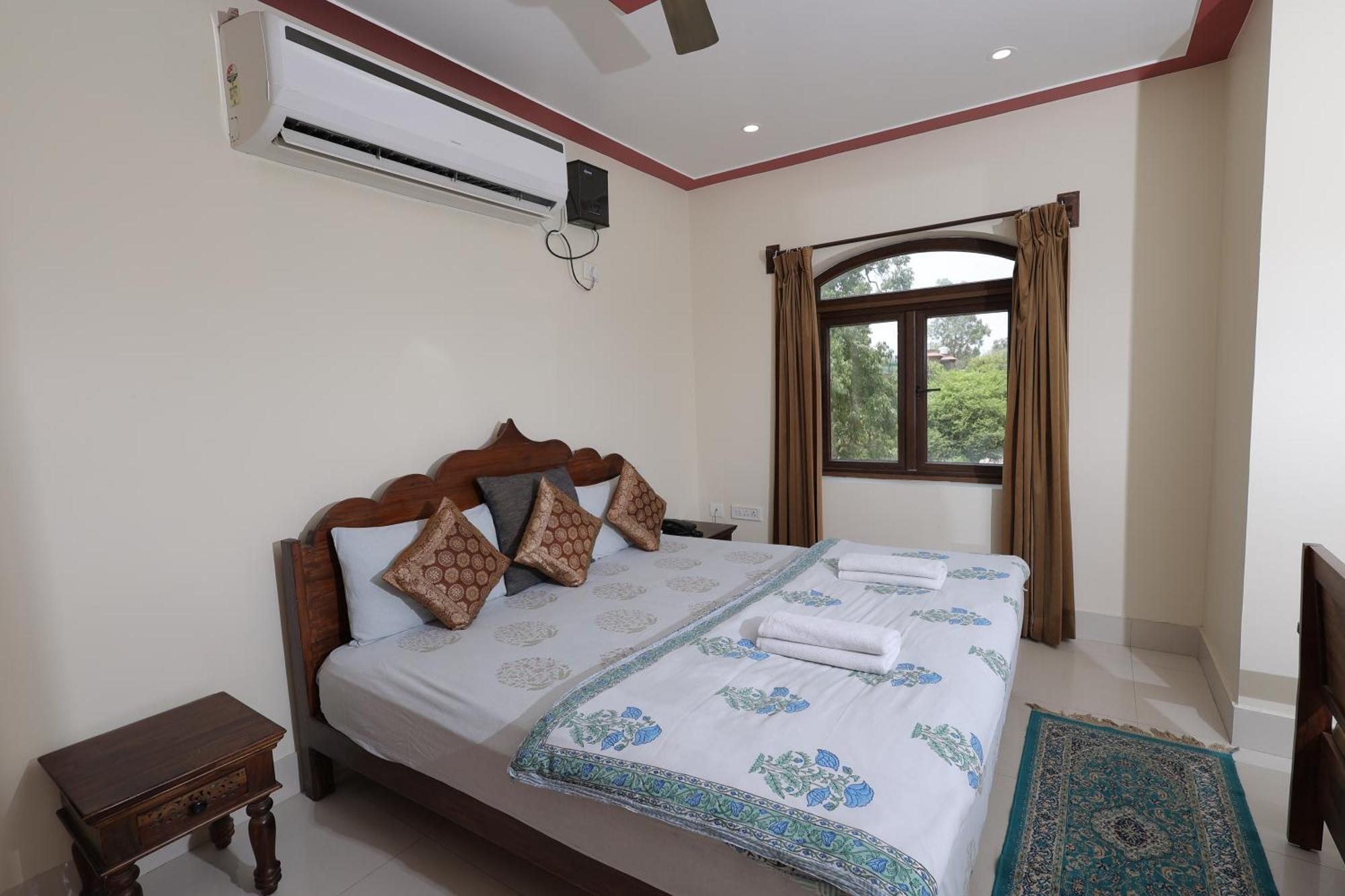 Vrindāvan Mvt Guesthouse & Restaurant מראה חיצוני תמונה