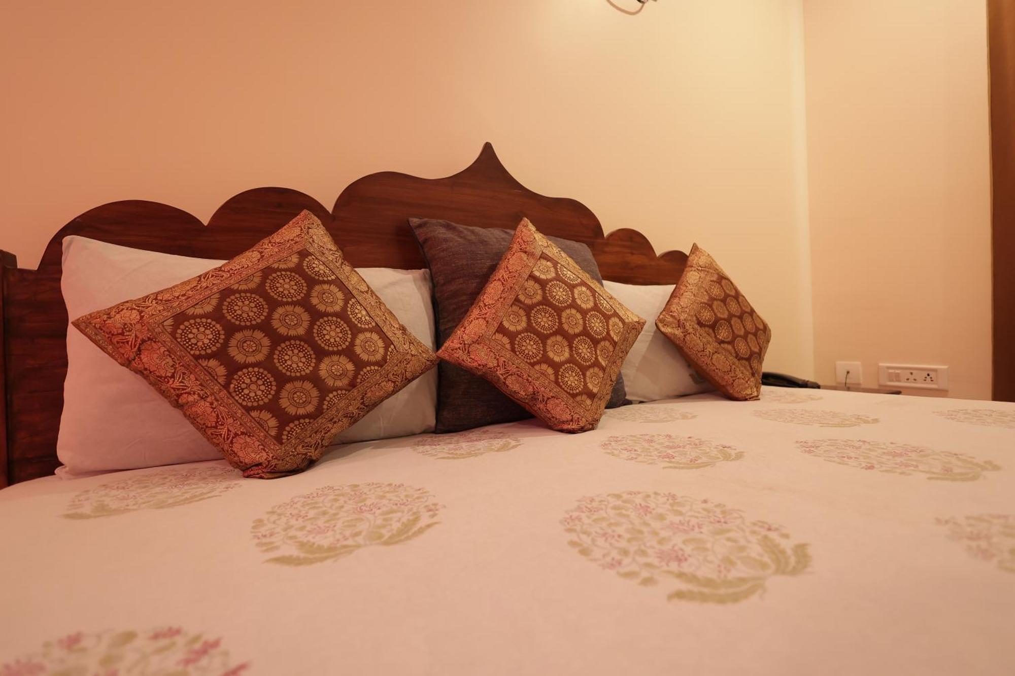 Vrindāvan Mvt Guesthouse & Restaurant מראה חיצוני תמונה