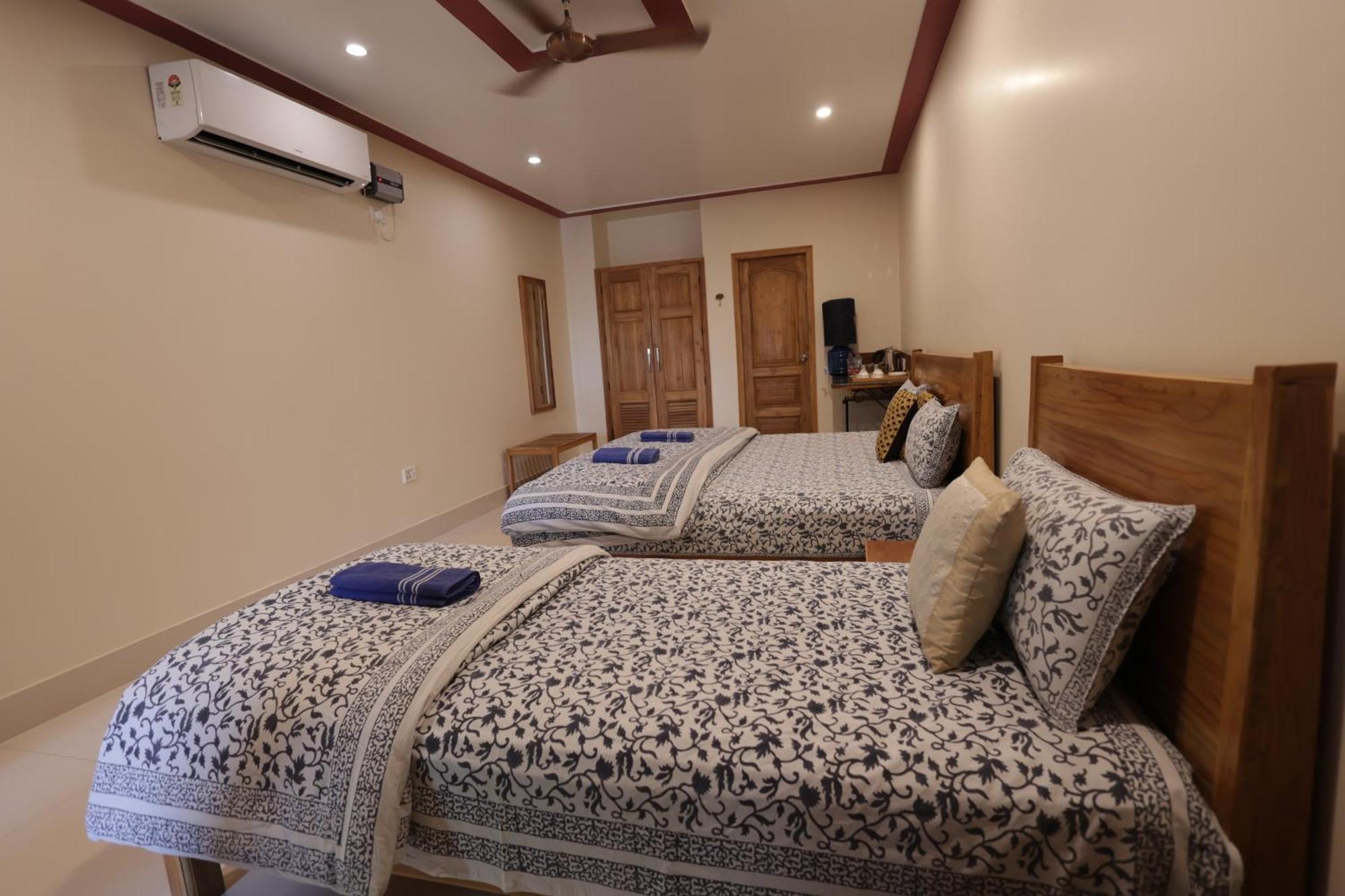 Vrindāvan Mvt Guesthouse & Restaurant מראה חיצוני תמונה
