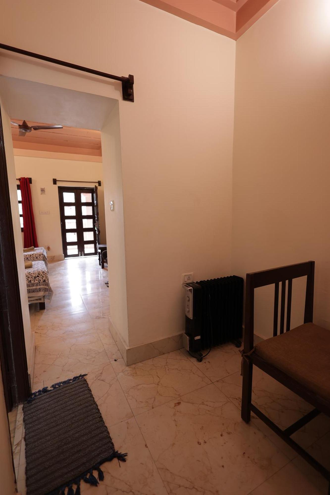 Vrindāvan Mvt Guesthouse & Restaurant מראה חיצוני תמונה