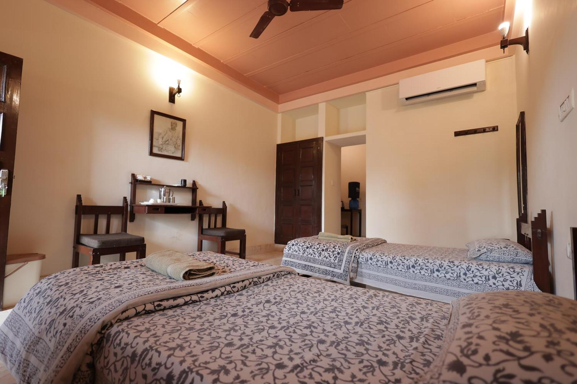 Vrindāvan Mvt Guesthouse & Restaurant מראה חיצוני תמונה