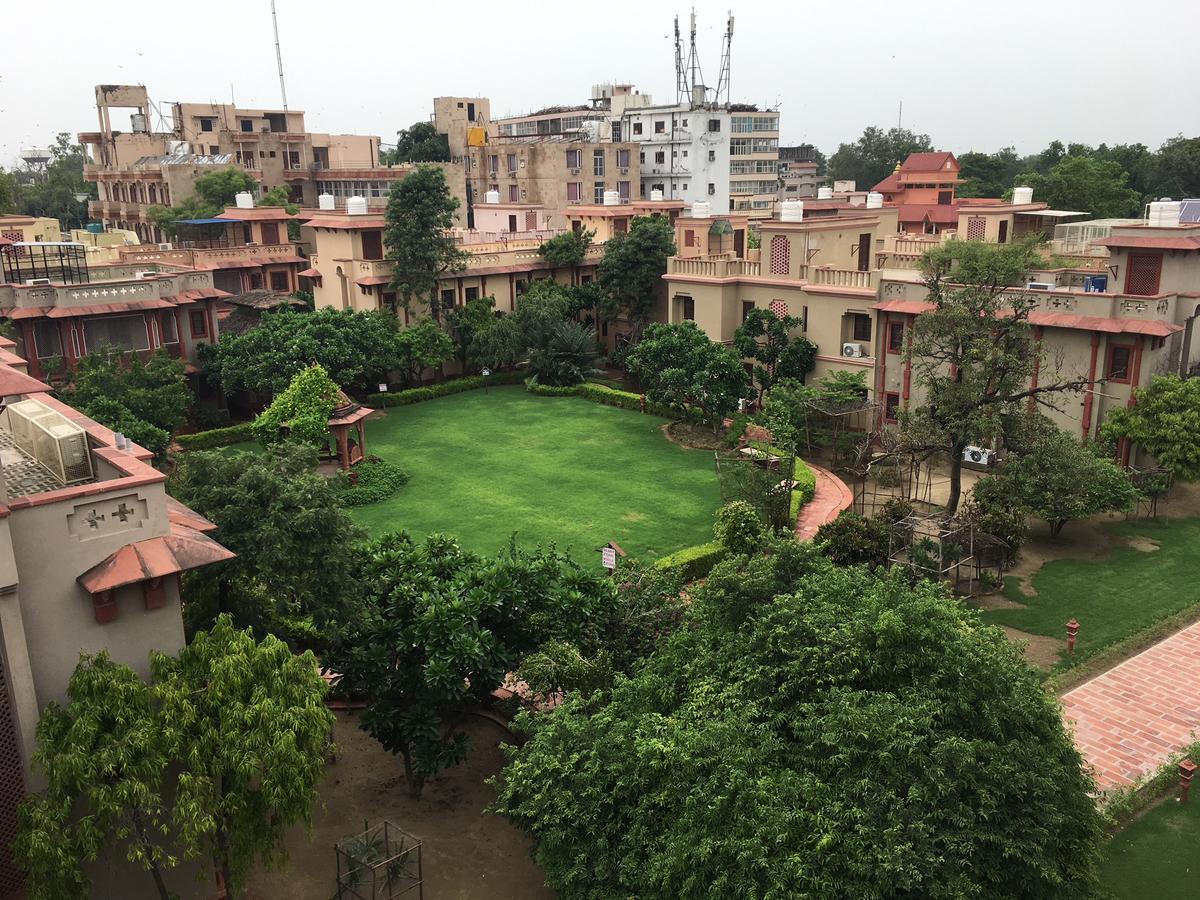 Vrindāvan Mvt Guesthouse & Restaurant מראה חיצוני תמונה