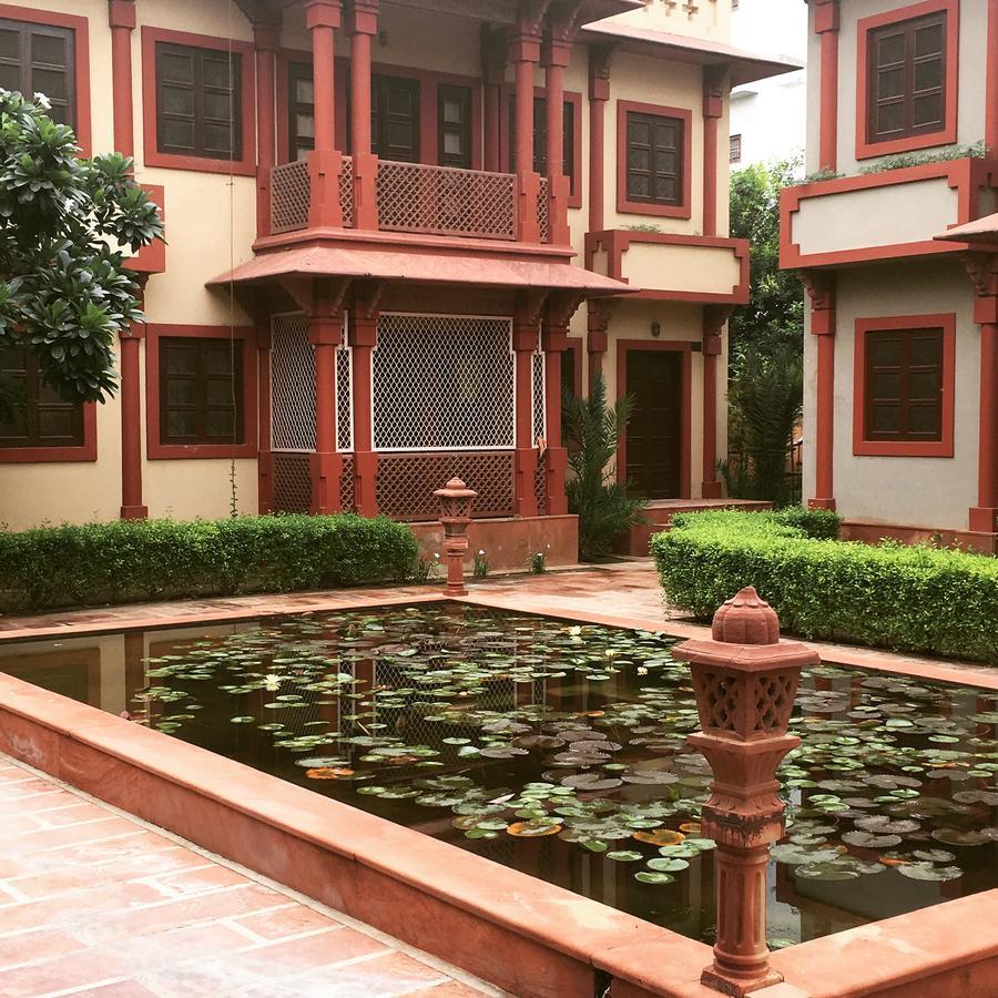 Vrindāvan Mvt Guesthouse & Restaurant מראה חיצוני תמונה