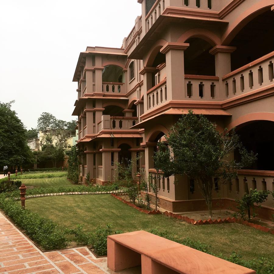 Vrindāvan Mvt Guesthouse & Restaurant מראה חיצוני תמונה