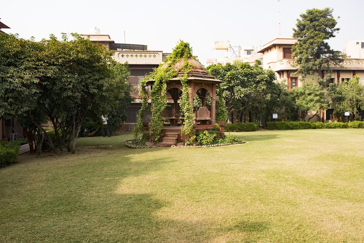Vrindāvan Mvt Guesthouse & Restaurant מראה חיצוני תמונה