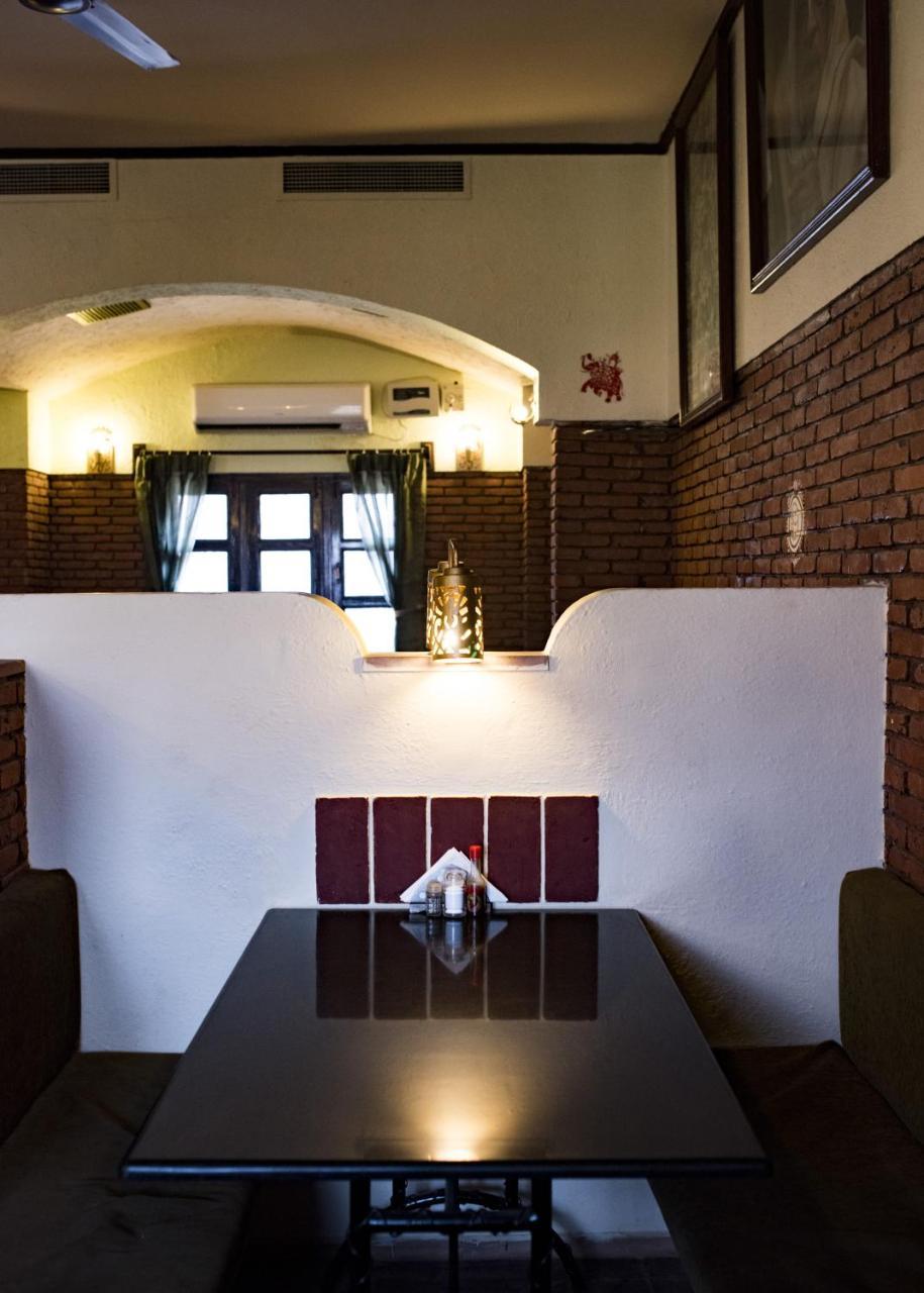 Vrindāvan Mvt Guesthouse & Restaurant מראה חיצוני תמונה