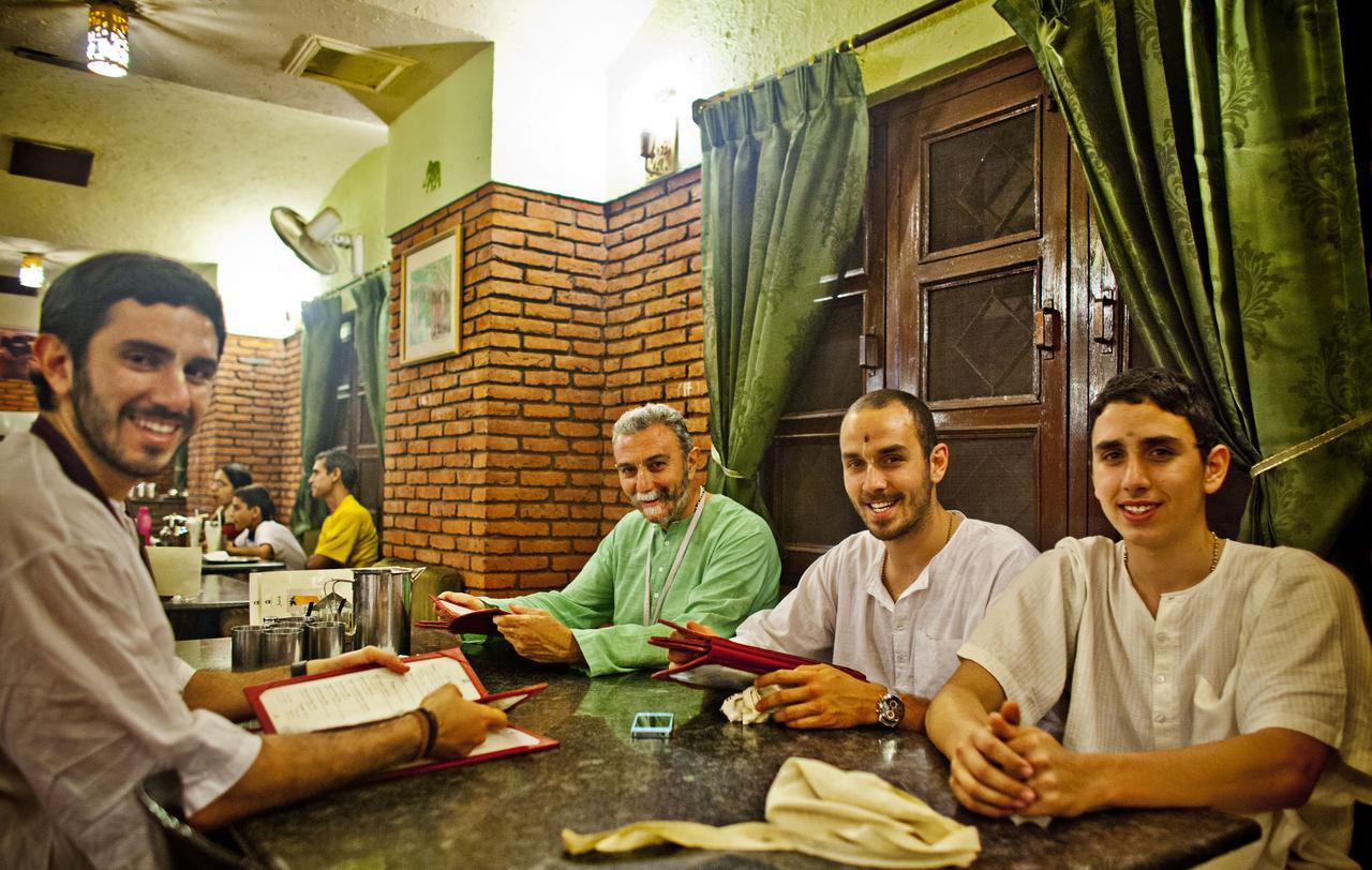 Vrindāvan Mvt Guesthouse & Restaurant מראה חיצוני תמונה