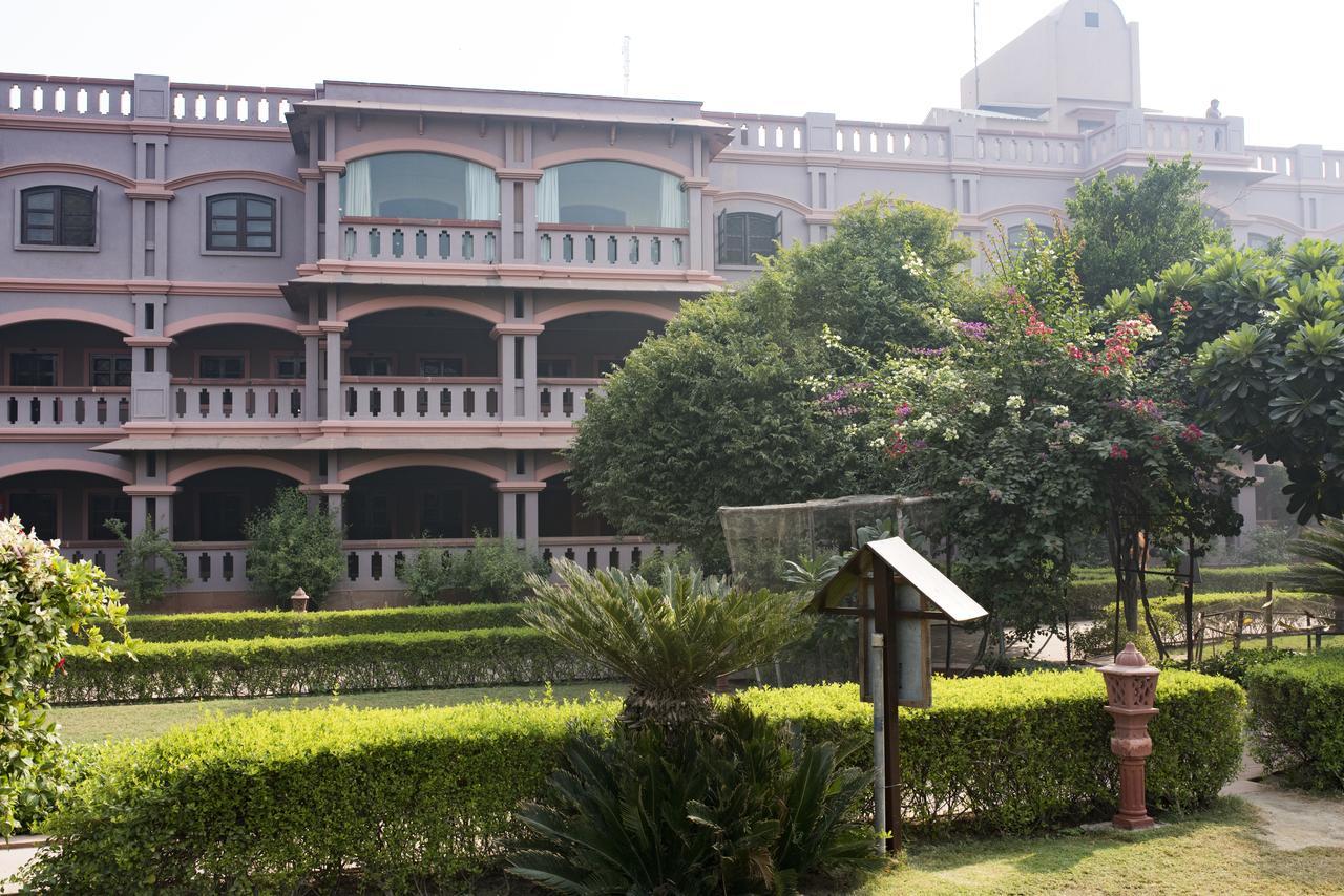 Vrindāvan Mvt Guesthouse & Restaurant מראה חיצוני תמונה