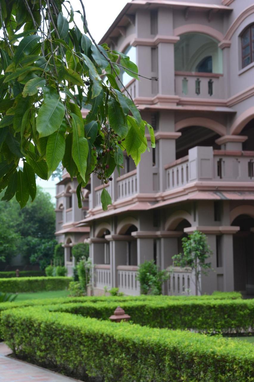Vrindāvan Mvt Guesthouse & Restaurant מראה חיצוני תמונה