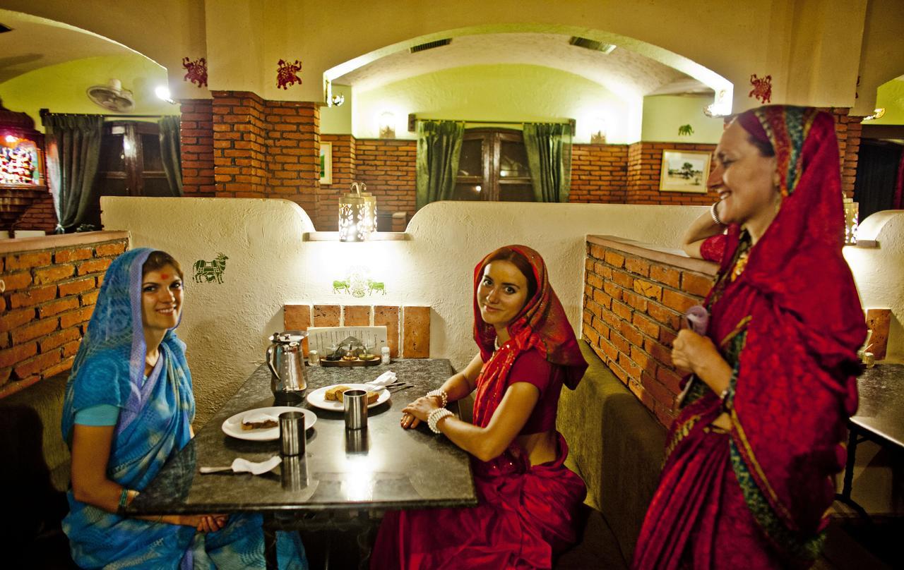 Vrindāvan Mvt Guesthouse & Restaurant מראה חיצוני תמונה